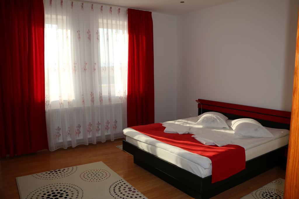 Sanderson Apartments Miercurea Ciuc Habitación foto
